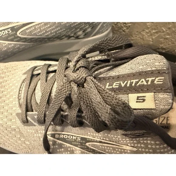 Brooks Levitate 5 Grey White Energize Neutral Running Shoes Mens 9 1203571B026 - Picture 4 of 10
